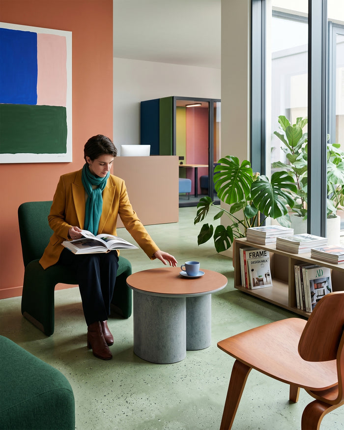 Vitiva Couchtisch aus Textilfaser, freigestellt vor hellem Hintergrund