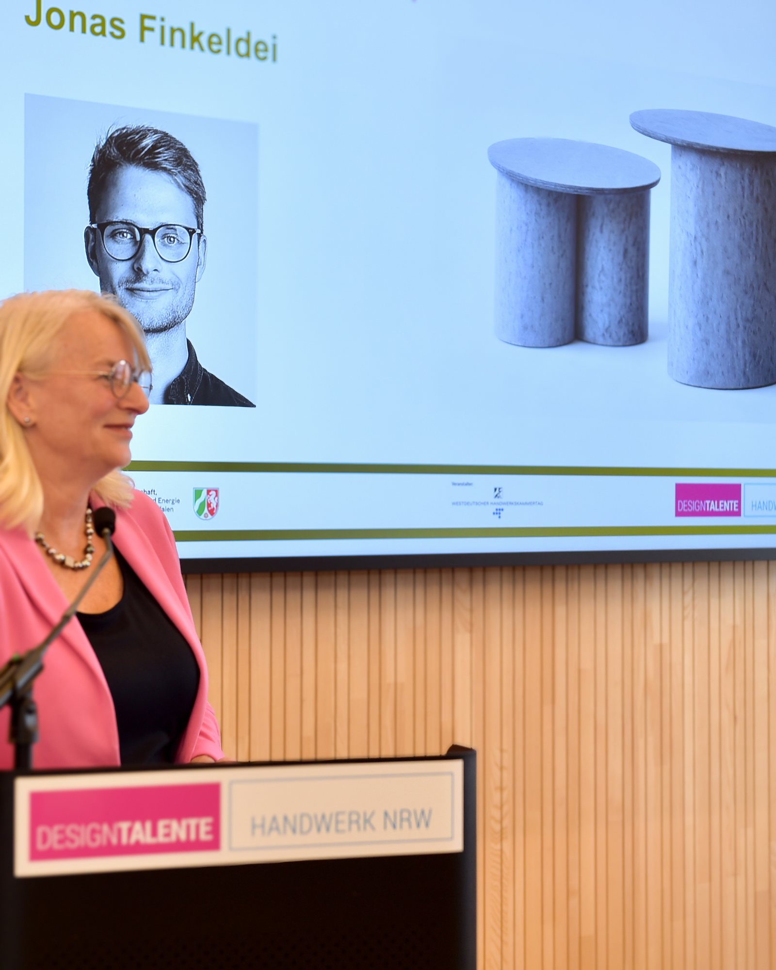 Präsentation von Vitiva und Jonas Finkeldei bei der Preisverleihung